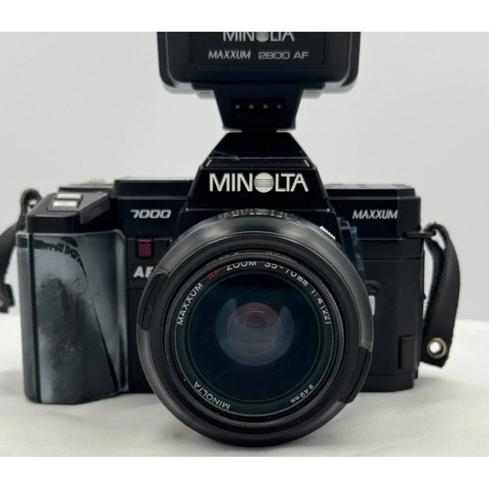 Minolta Maxxum 7000 Film Camera With 2800 AF Flash - 2 Straps Manuels ETC